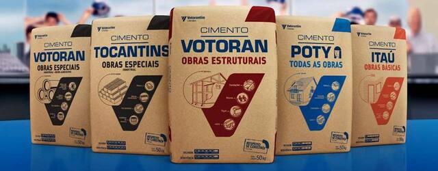 foto de materiais de construção como cimento, tijolos, ferragens e ferramentas